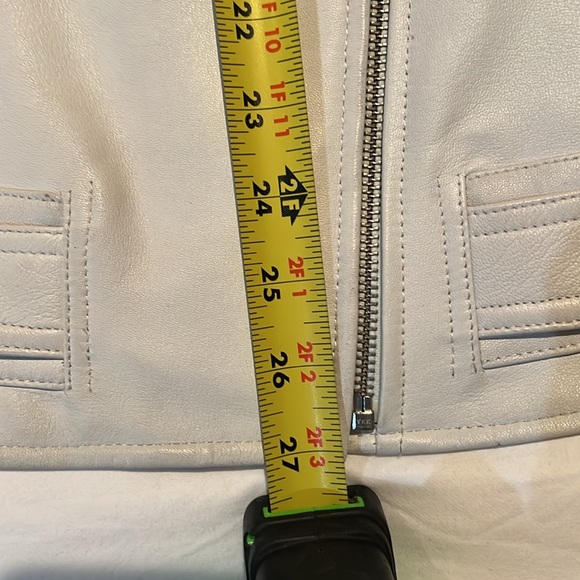 VEDA White Leather Moto Vest - Picture 11 of 11